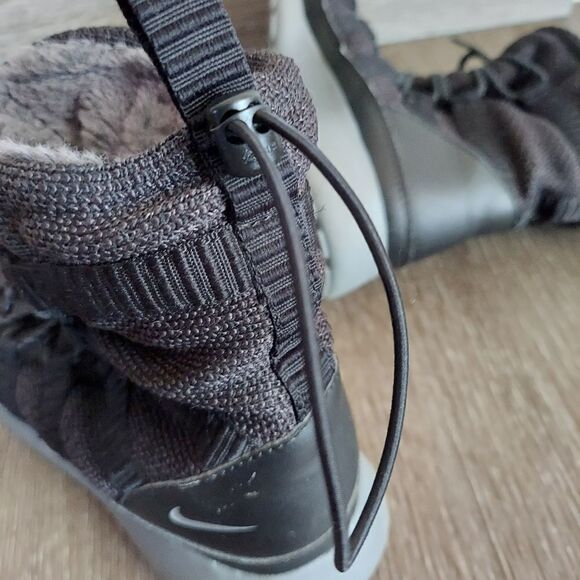 Nike Women’s Roshe Run High Snow Boots 807424-001 Black Pre Owned Size US 6 - Picture 7 of 12